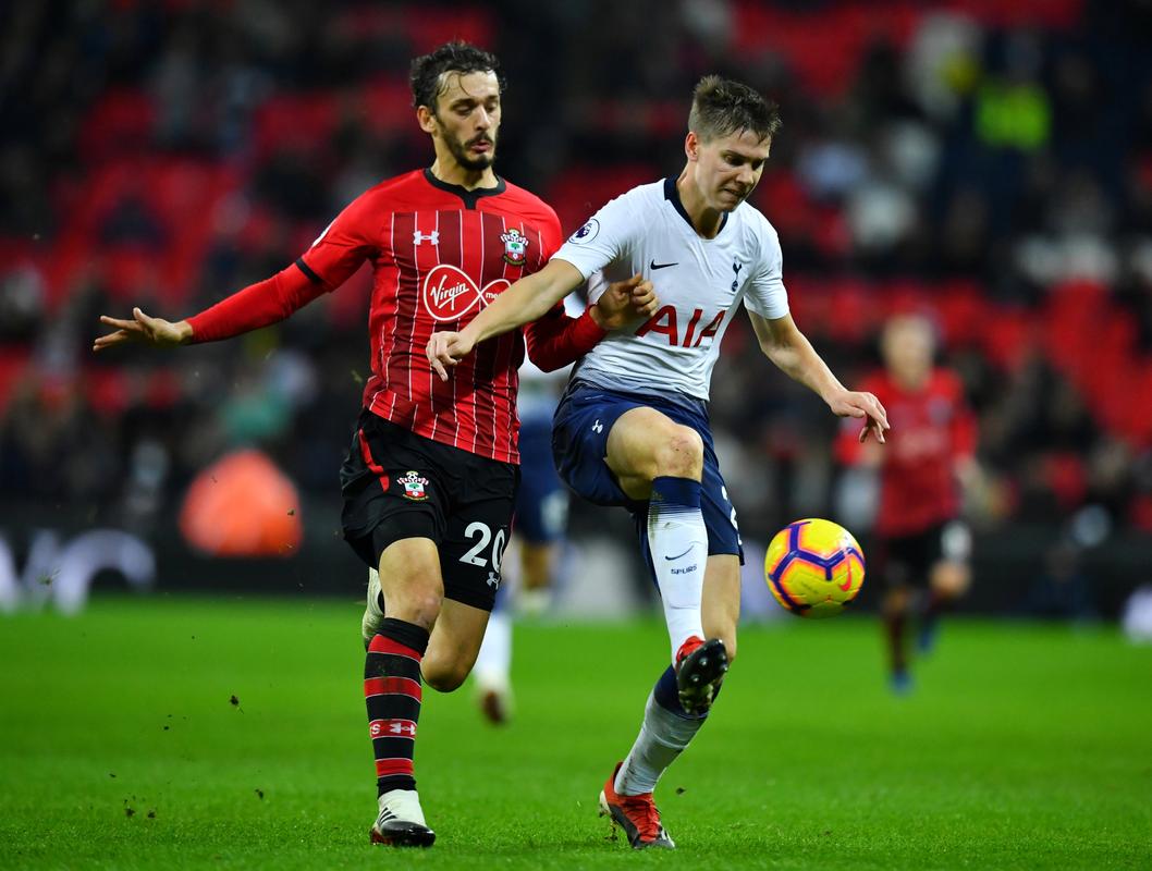 的球技屡屡 的球技屡屡