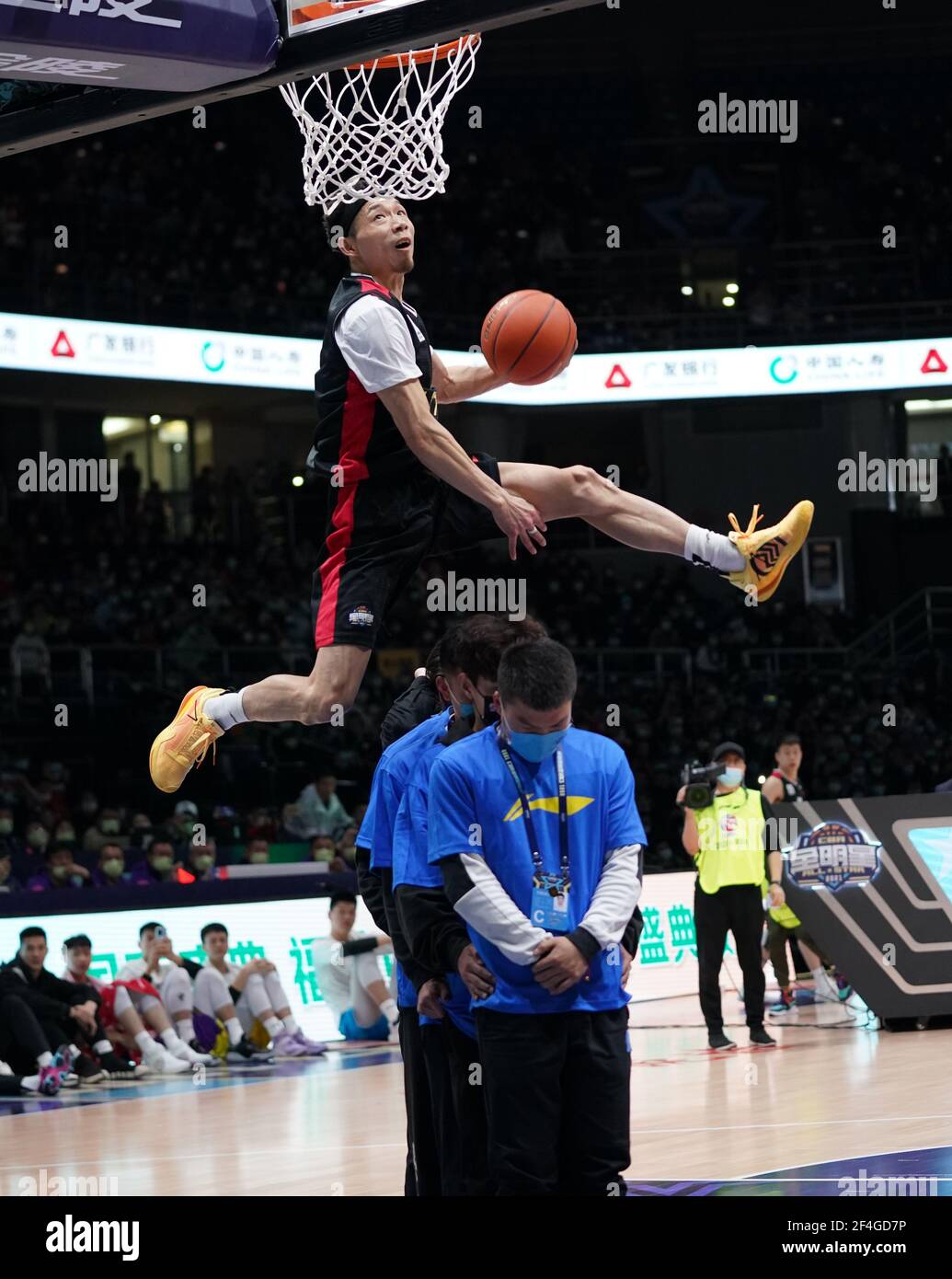 支的中场球 支的中场球